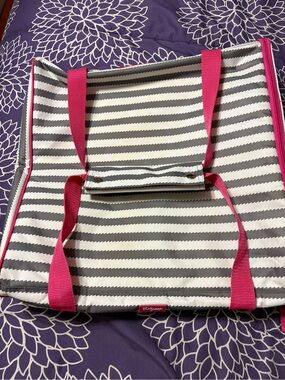 Thirty-One Pack-A-Party thermal tote in a grey wave pattern with pink straps